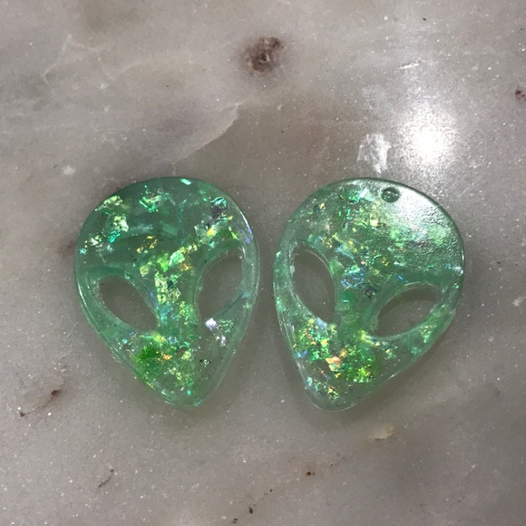 Area 51 Alien Earrings 👽 BACK BY POPULAR DEMAND - Picture 2 of 2